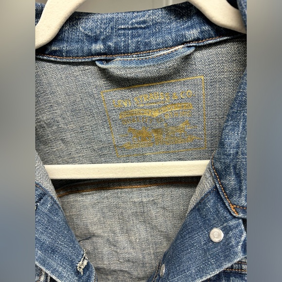 ⭐️Levi Strauss Jean Jacket - Picture 2 of 4